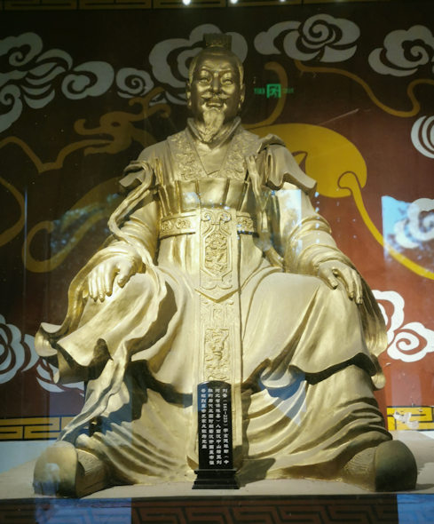 三顧堂にある劉備像（襄陽・古隆中）